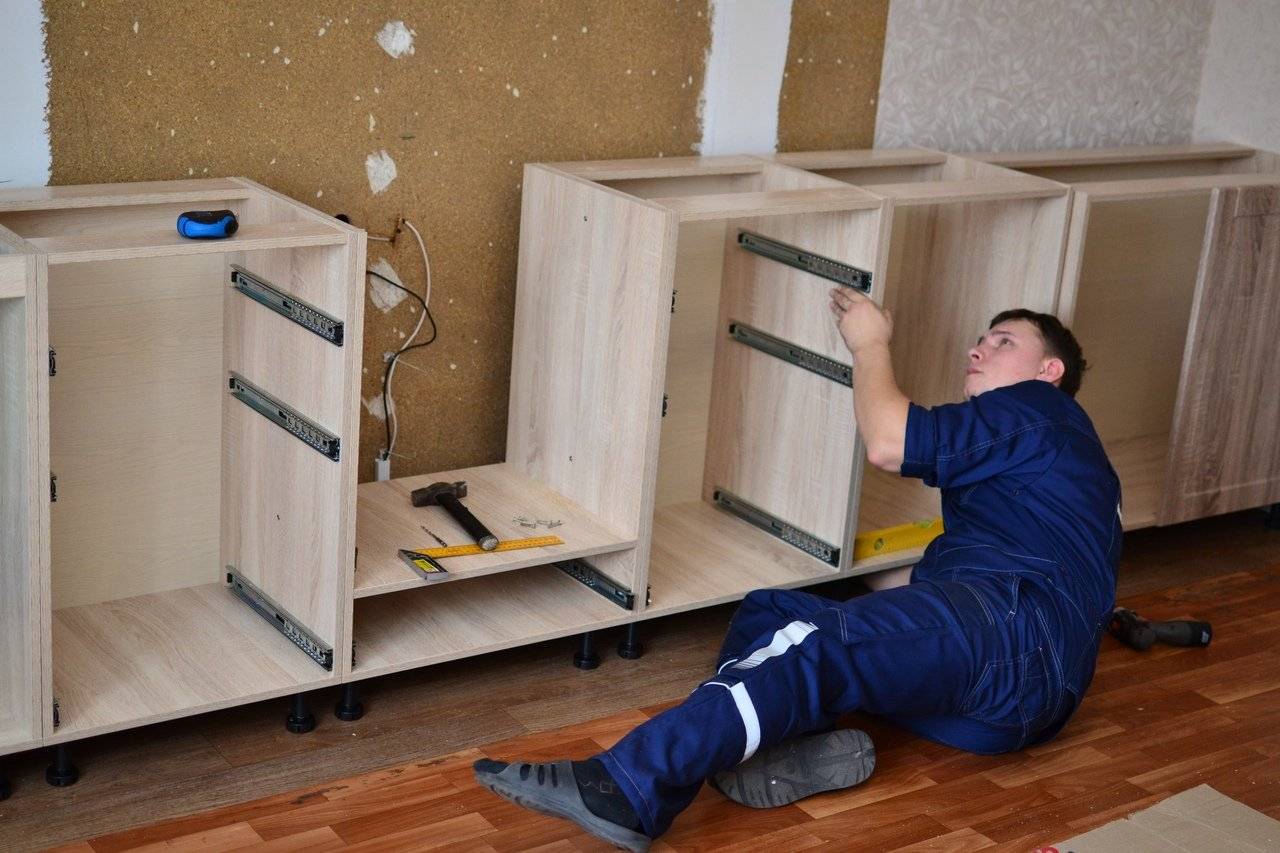 Сборка кухни: пошаговая инструкция , критерии выбора кухонного гарнитура, правила установки