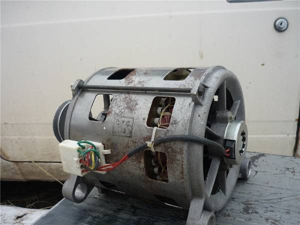 Газонокосилка из сгоревшей болгарки и дрели