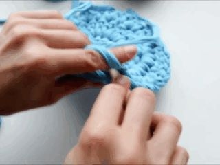 Корзинка из обвязанного шнура для упаковки подарка
