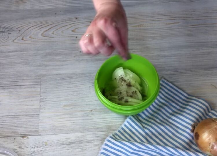 Маринованный красный лук (для канапе, салатов, бургеров и плова)