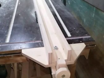 Простая оснастка для параллельного упора циркулярной пилы