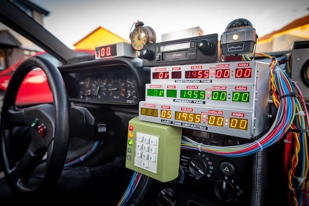Летающий DeLorean своими руками