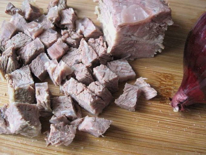 Сытный и простой рецепт салата «Мясной»