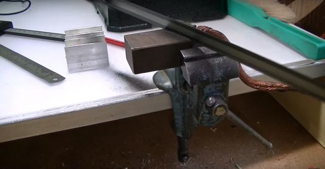Деревянный молоток с медными вставками
