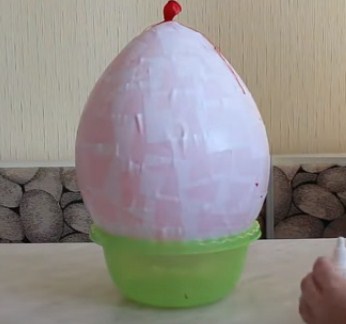 Погремушки из пластиковых яиц от Киндер-Сюрприза