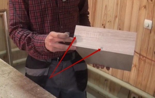 Удлиненная тумба из фанеры со сдвижными дверцами