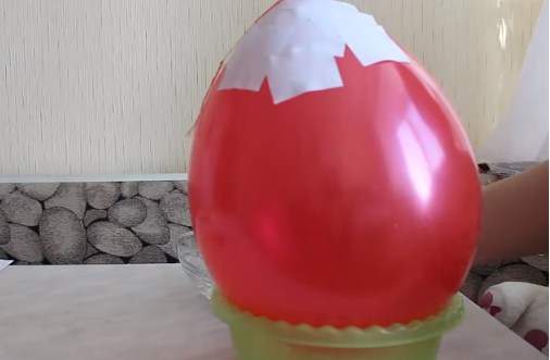 Погремушки из пластиковых яиц от Киндер-Сюрприза