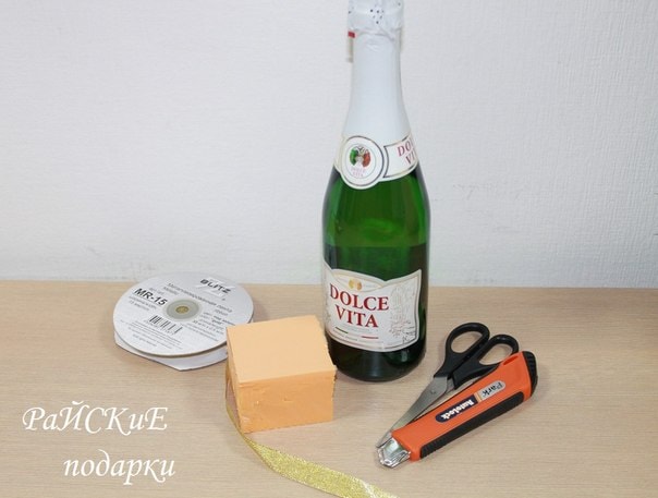 Дед Мороз на бутылку шампанского