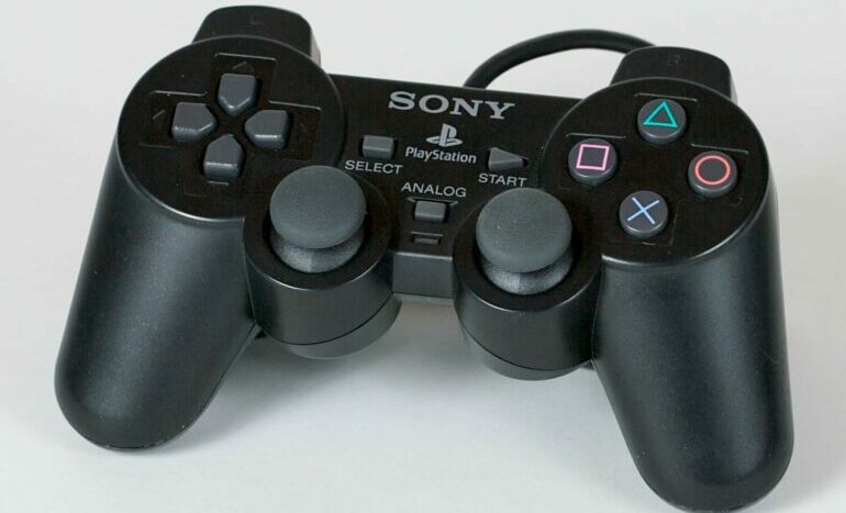 Машинка на радиоуправлении от джойстика Sony PlayStation
