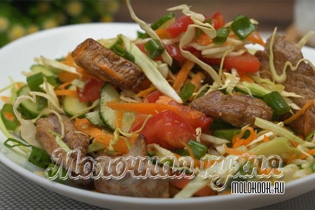 Сытный и простой рецепт салата «Мясной»