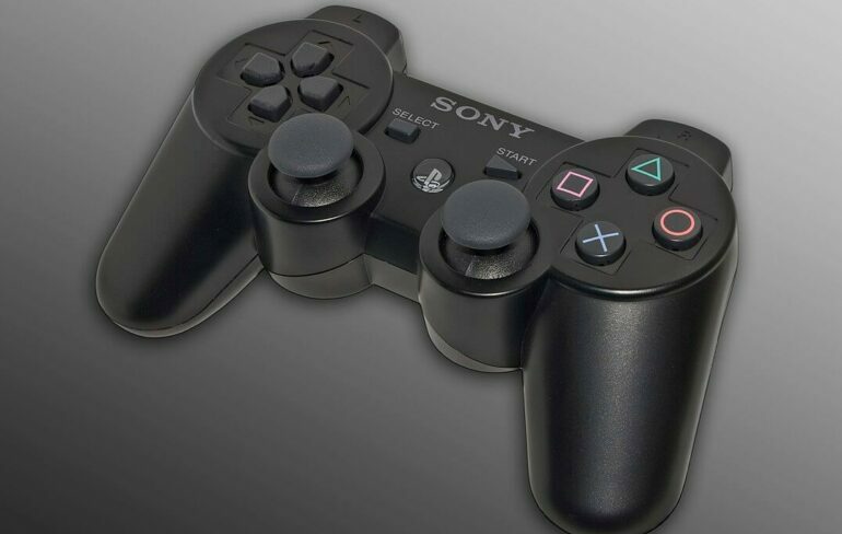 Машинка на радиоуправлении от джойстика Sony PlayStation