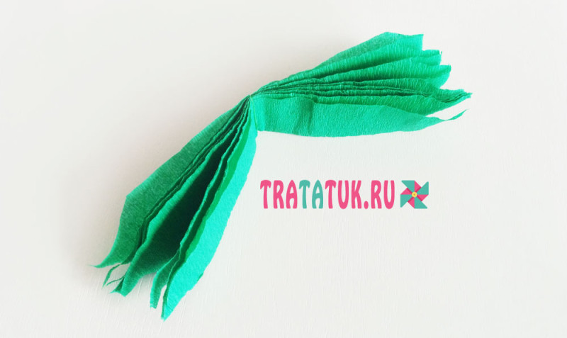 Елочка из металлизированной крепированной бумаги