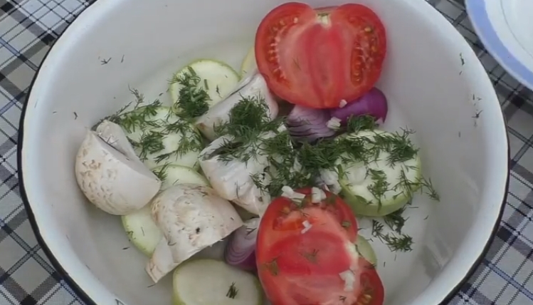 Маринованный красный лук (для канапе, салатов, бургеров и плова)