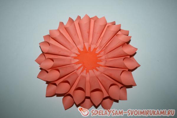 Георгина из атласных лент