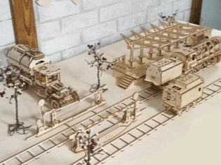 Обзор конструктора UGEARS: деревянный грузовичок, который ездит без батареек