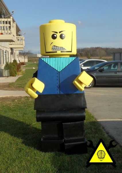 Как сделать костюм LEGO-человечка своими руками