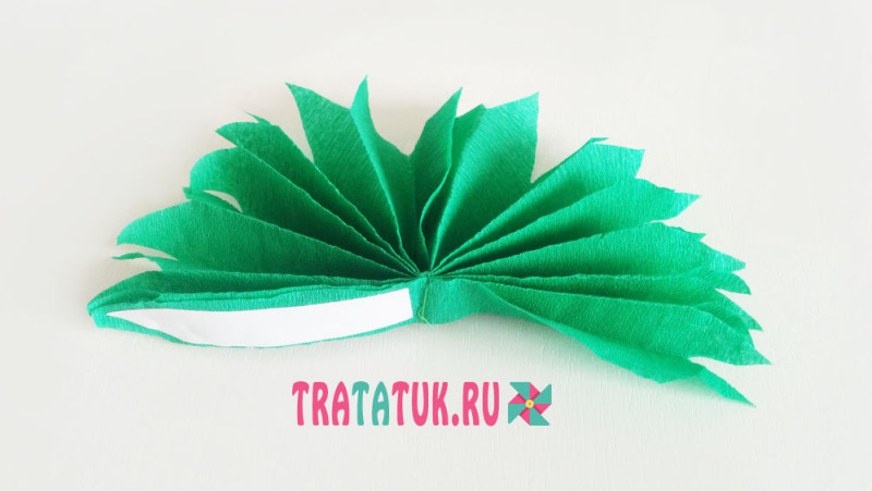 Елочка из металлизированной крепированной бумаги