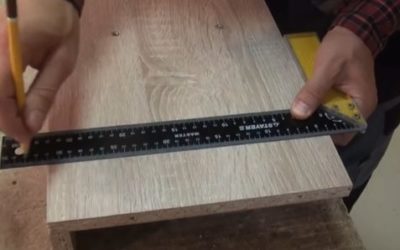 Удлиненная тумба из фанеры со сдвижными дверцами