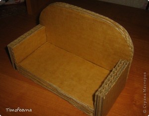 Королевский диван для куклы