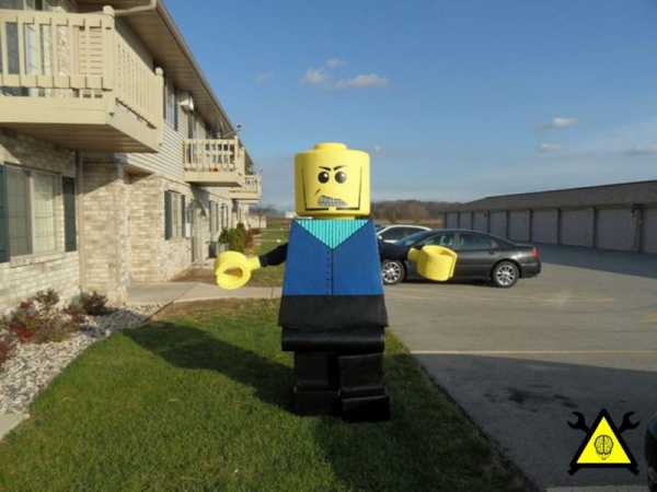 Как сделать костюм LEGO-человечка своими руками