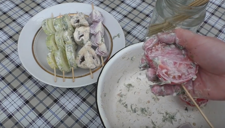 Маринованный красный лук (для канапе, салатов, бургеров и плова)