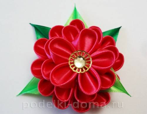 Георгина из атласных лент