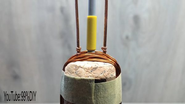 Машинка с моторчиком из пластиковой бутылки