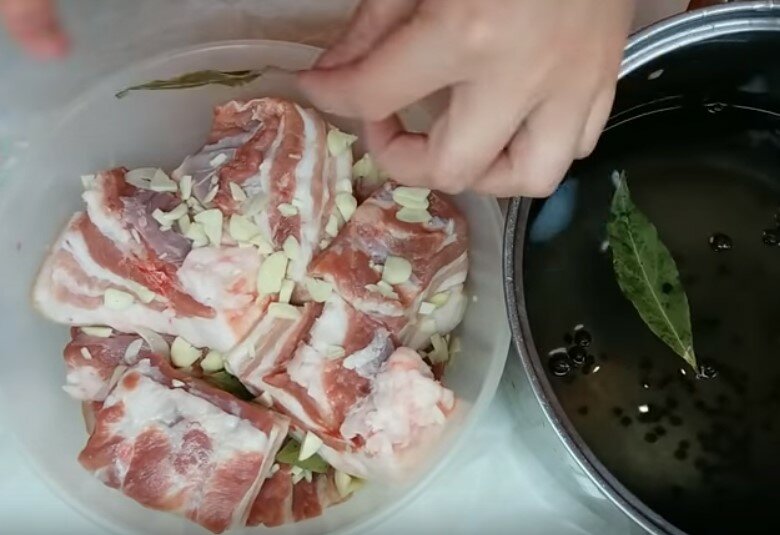 Засолка сала сухим способом в домашних условиях: 4 вкусных рецепта