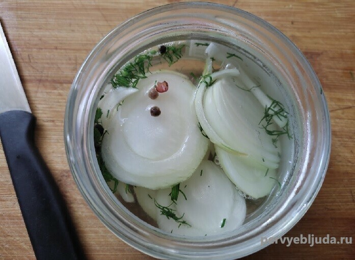 Маринованный красный лук (для канапе, салатов, бургеров и плова)