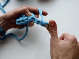 Корзинка из обвязанного шнура для упаковки подарка