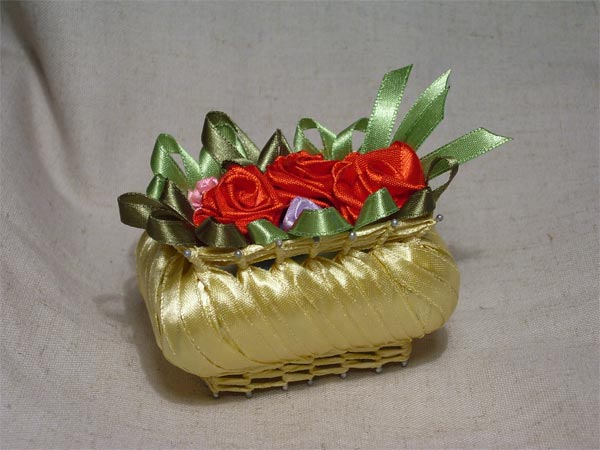 Корзинка из лент