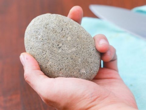 Безопасный прибор для открывания консервных банок
