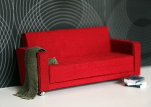 Королевский диван для куклы