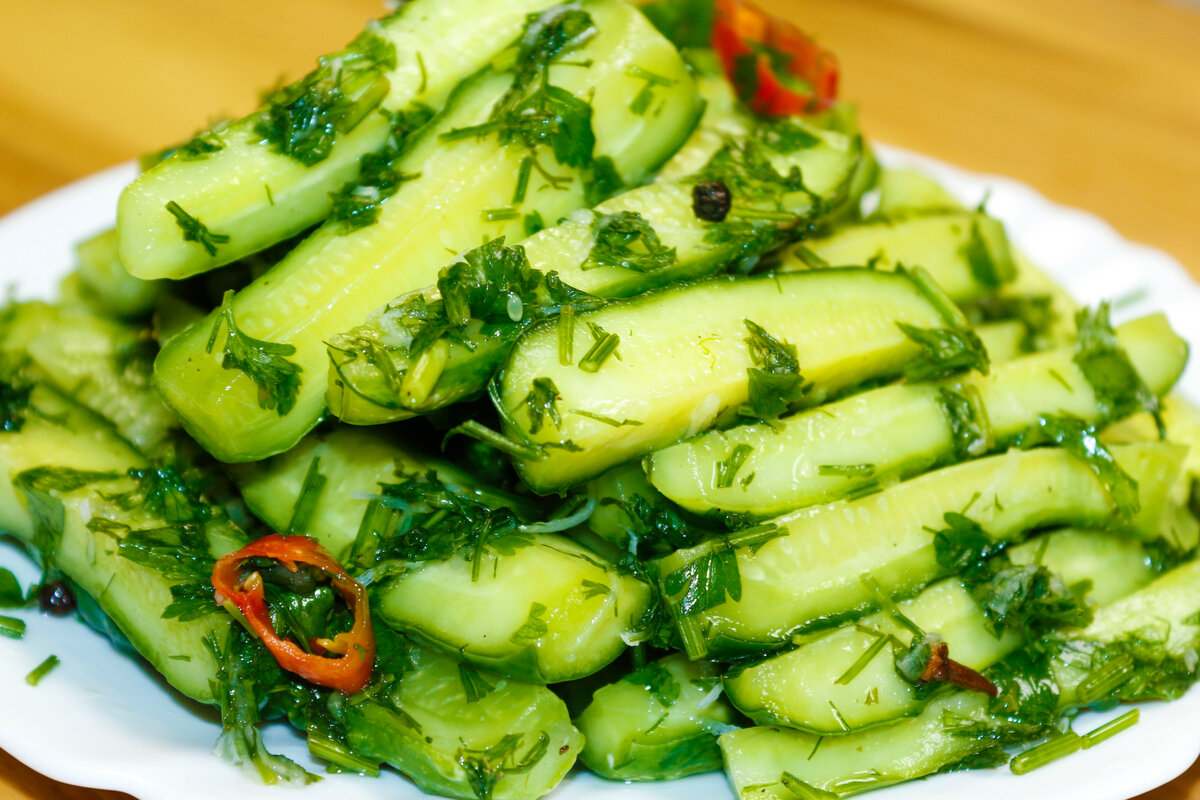 Классические рецепты вкусных малосольных огурцов — быстрые и надежные