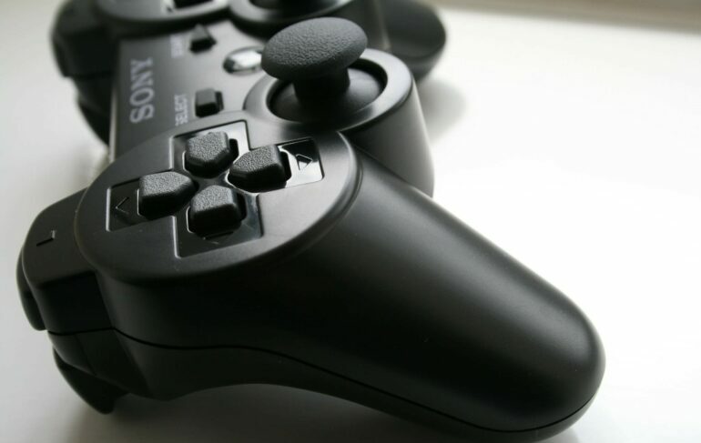 Машинка на радиоуправлении от джойстика Sony PlayStation